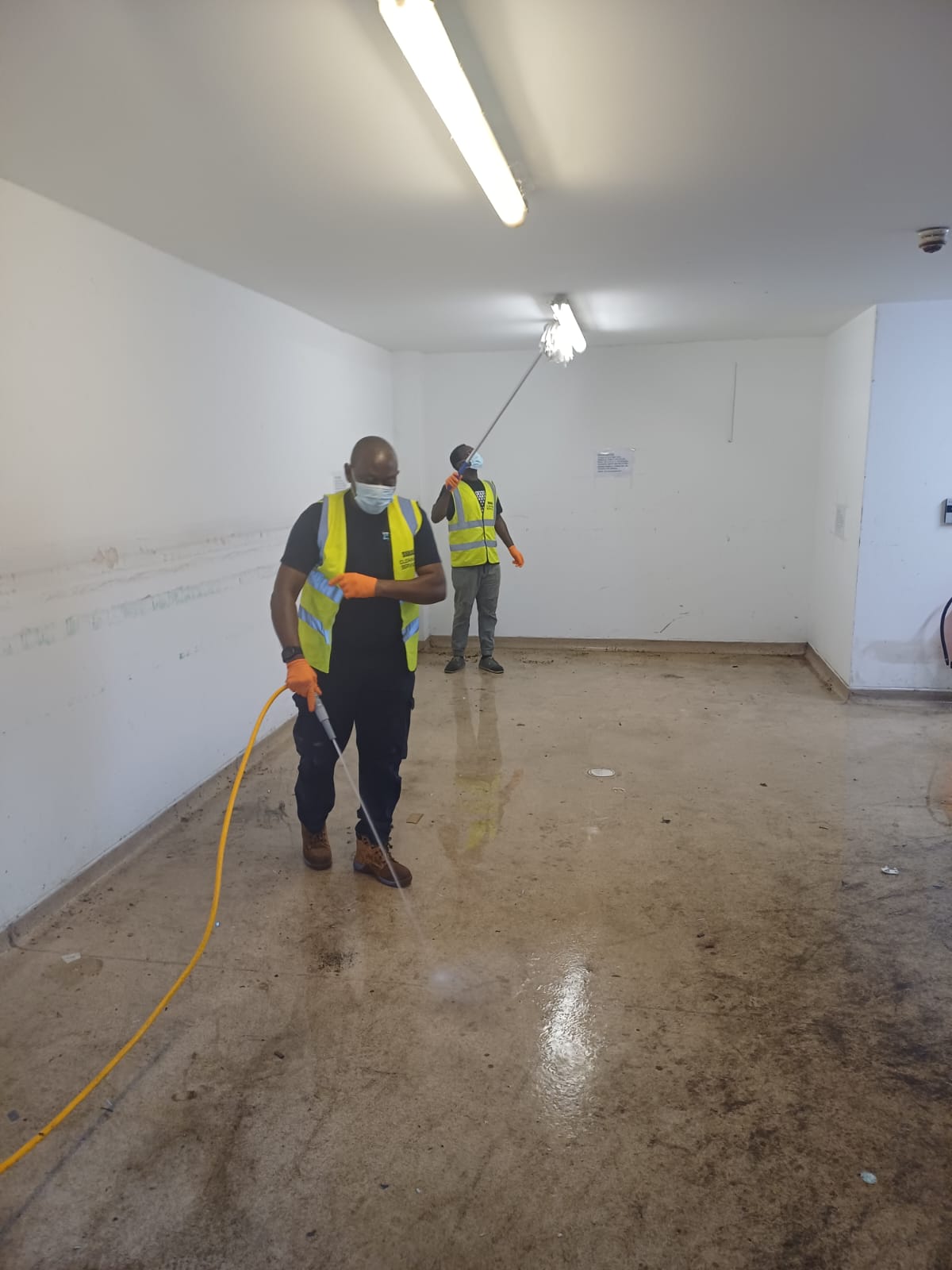 Friendly and trustworthy Daras floor cleaning team